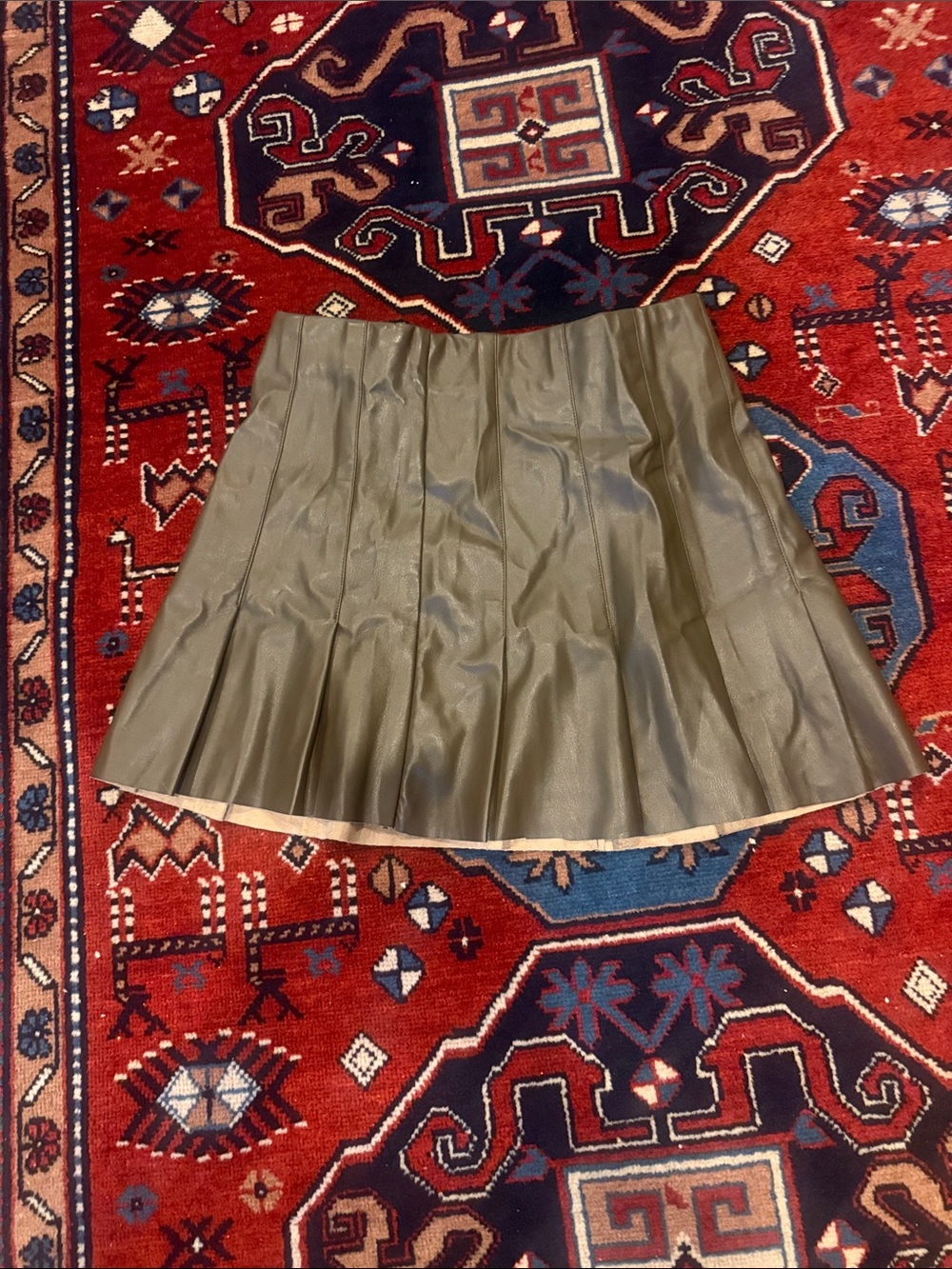 En Saison Lana Olive Green Pleated Faux Leather Mini Skirt NWT Size Medium